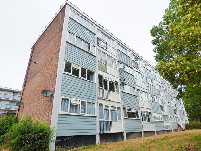 1 Bedroom Flat To Rent In The Knares, Basildon, SS16