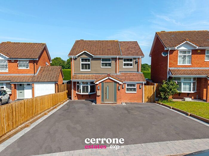 4 Bedroom Detached House For Sale In Mercot Close, Oakenshaw South, Redditch, B98