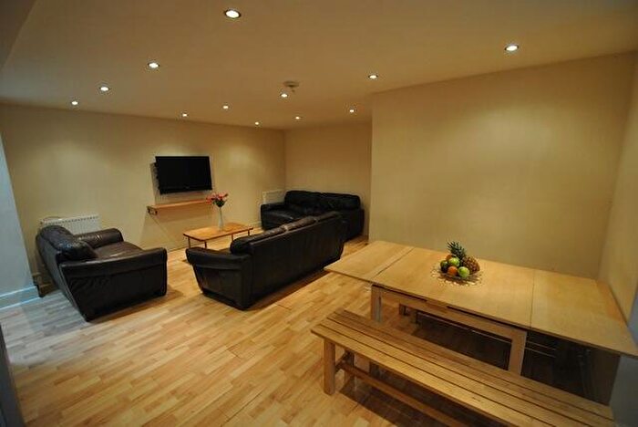 8 Bedroom Semi Detached House To Rent In School Grove, Withington, Manchester, M20