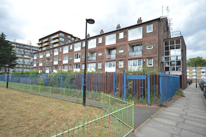 3 Bedroom Flat To Rent In Abbot House, Poplar, E14