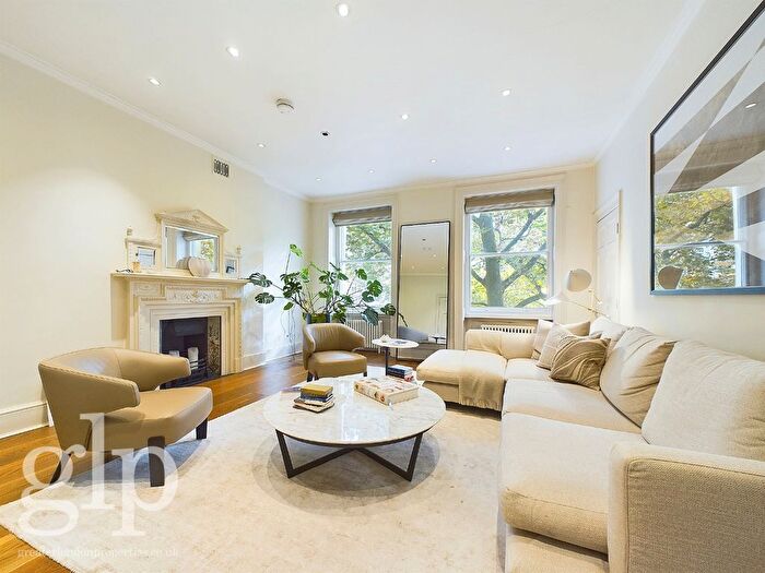 3 Bedroom Flat To Rent In Bloomsbury Square, London, Greater London, WC1A