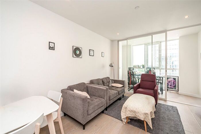 1 Bedroom Flat For Sale In Wandsworth Road, Nine Elms, SW8