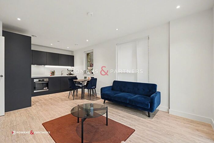 1 Bedroom Flat To Rent In Brecon Court, Hounslow, TW3