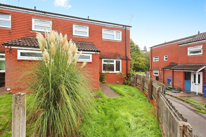 3 Bedroom Terraced House For Sale In Armstrong Close, Stourbridge, DY8