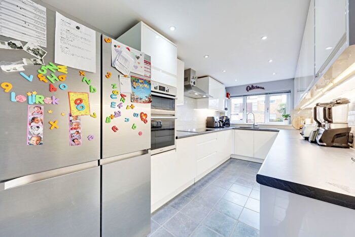 5 Bedroom End Of Terrace House For Sale In Beblets Close, Orpington, BR6