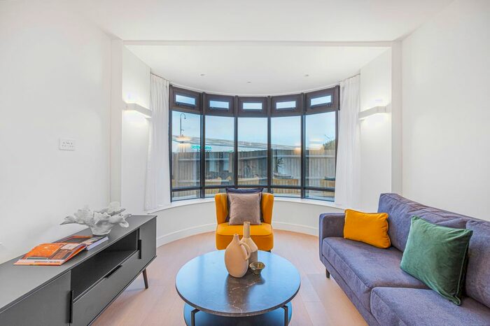 1 Bedroom Flat To Rent In New Horizons Court, London, TW8