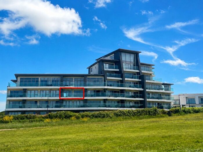 1 Bedroom Flat For Sale In Lusty Glaze, Overlooking Newquay Bay, TR7