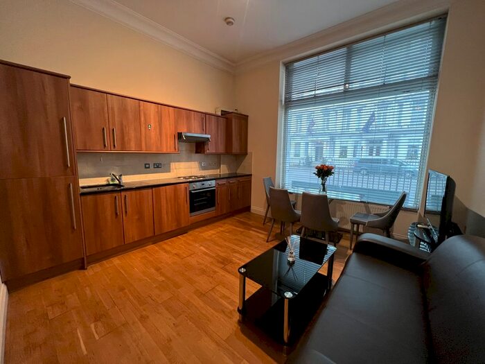 3 Bedroom Flat To Rent In Cromwell Road, London, SW7