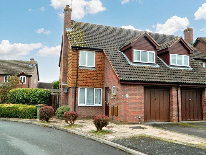 3 Bedroom Semi-Detached House To Rent In Earlswood Close, Horsham, RH13