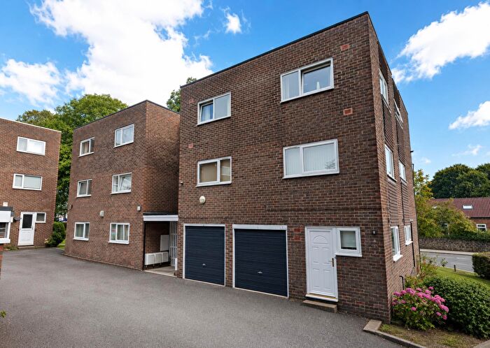 2 Bedroom Apartment For Sale In Kingsway Court, Moortown, Leeds, West Yorkshire, LS17