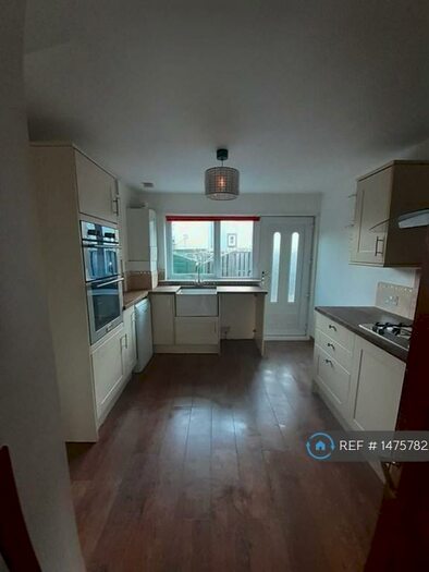 3 Bedroom Terraced House To Rent In Howes Drive, Aberdeen, AB16