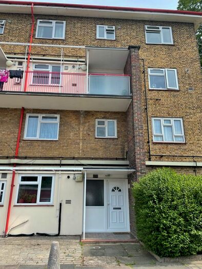 3 Bedroom Flat To Rent In Brockley Road, Brockley, SE4