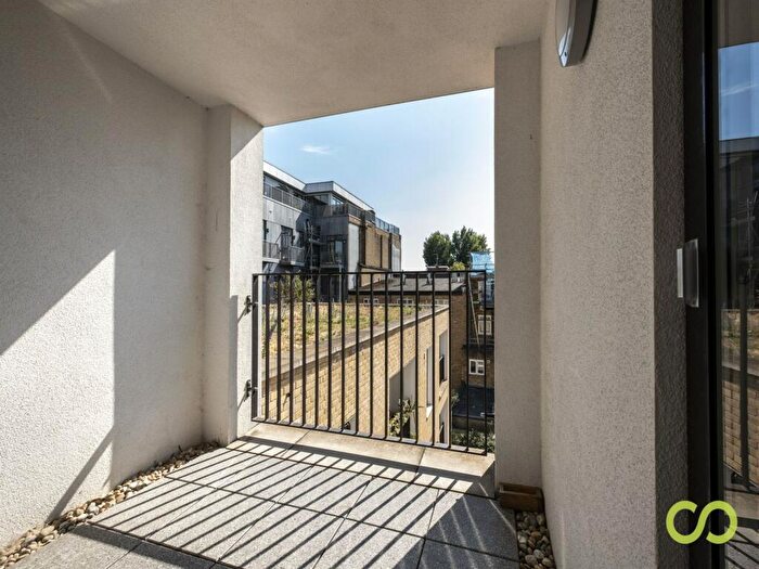 2 Bedroom Flat To Rent In Compton House, Sussex Way, Holloway, N7