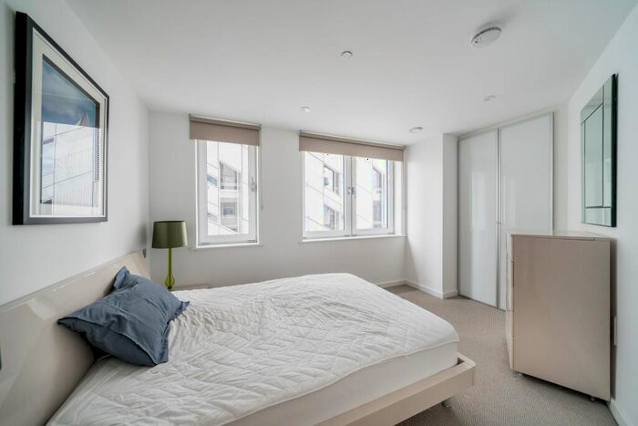2 Bedroom Apartment To Rent In Eagle Point, City Road, London, EC1V