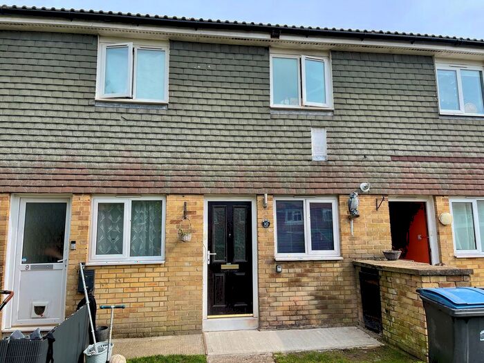2 Bedroom Flat To Rent In Clarkes Close, Deal, CT14