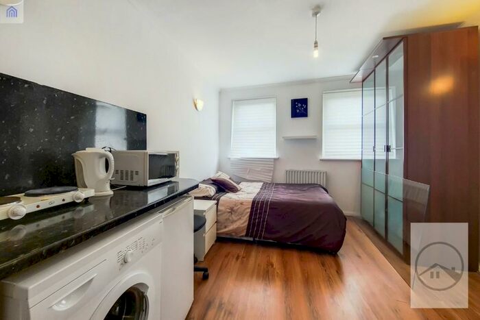 Studio To Rent In Bedford Hill, London, SW12