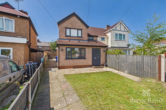 3 Bedroom Semi-Detached House For Sale In Brookdale Road, Rhyl, Denbighshire, LL18