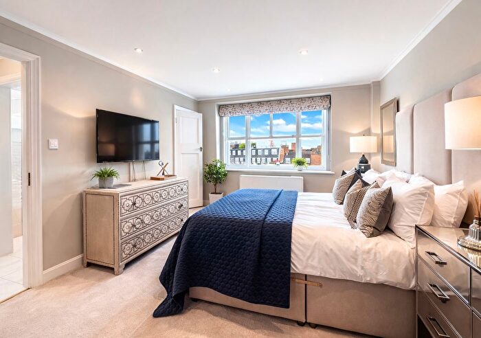 Studio To Rent In Hill Street, London, W1J