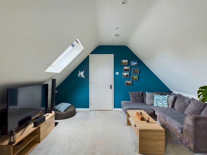 2 Bedroom Flat To Rent In Chertsey Lane, Staines-Upon-Thames, Surrey, TW18