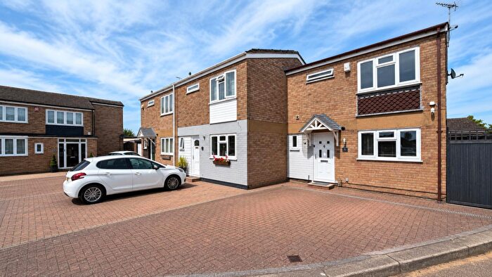 3 Bedroom End Of Terrace House To Rent In Sandringham Close, Stanford Le Hope, SS17