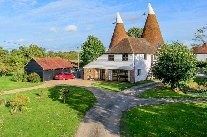 4 Bedroom Detached House For Sale In Ulcombe Road, Headcorn, Ashford, TN27