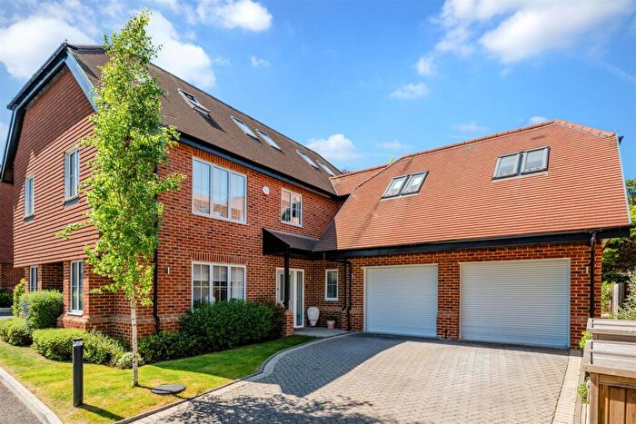 5 Bedroom Detached House For Sale In Caversham Close, Coulsdon, CR5