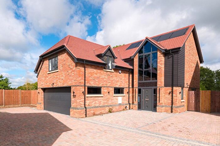 4 Bedroom Detached House For Sale In Silver End Road, Haynes, Bedfordshire, MK45