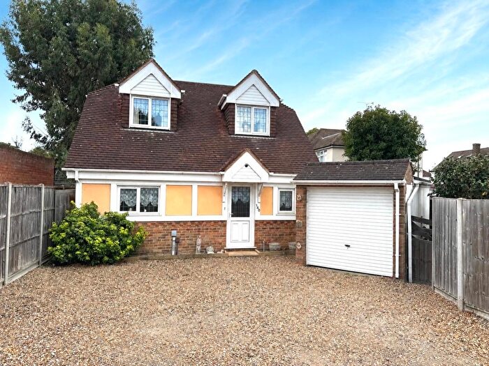 3 Bedroom Detached House For Sale In Feltham Hill Road, Ashford, Middlesex, TW15