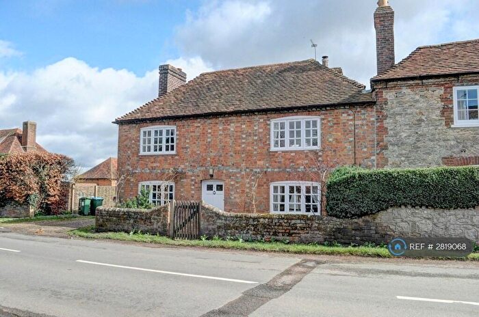 3 Bedroom Semi-Detached House To Rent In Gate House Cottages, Aylesbury, HP18