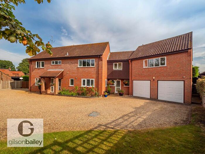 6 Bedroom Detached House For Sale In School Road, South Walsham, NR13