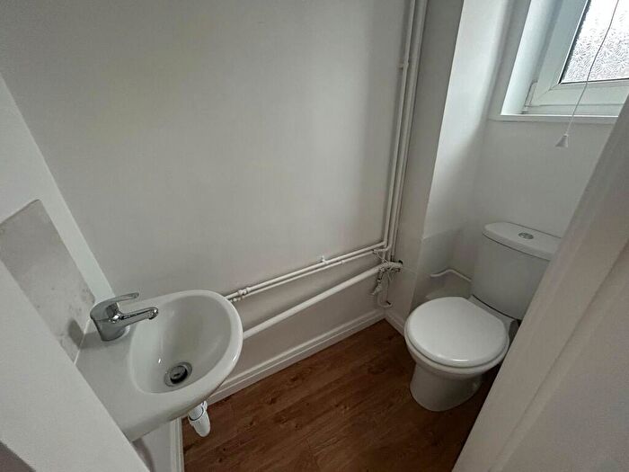 2 Bedroom Apartment To Rent In North Parade, Yate, BS37