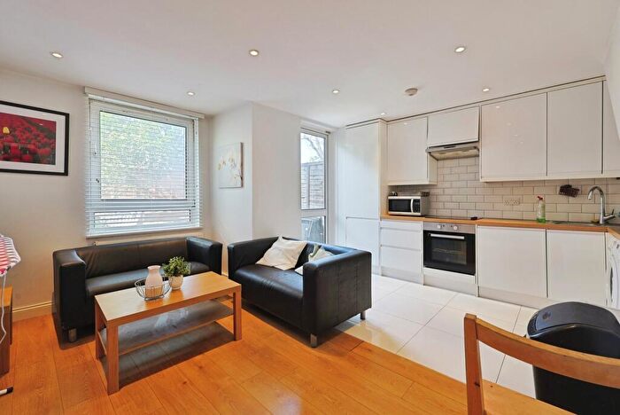 4 Bedroom Flat For Sale In Benham Close, London, SW11