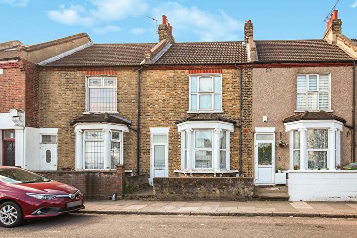 3 Bedroom Terraced House For Sale In Brewery Road, Plumstead, SE18
