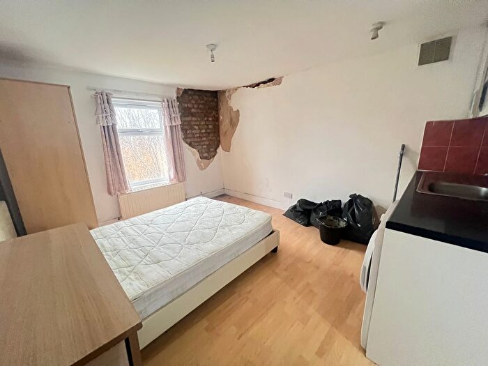 Studio To Rent In Wightman Rd, London, N8