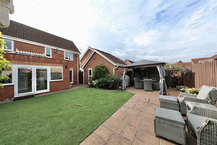3 Bedroom Semi-Detached House For Sale In Woodheys Park, Kingswood, Hull, HU7