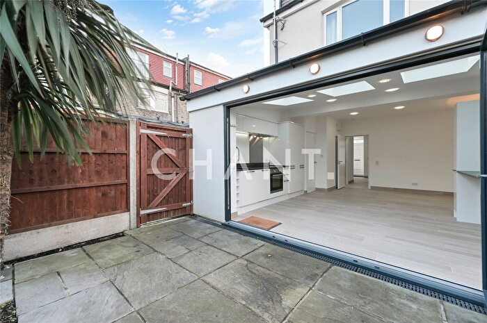 3 Bedroom Detached House To Rent In Acton Lane, London, W4