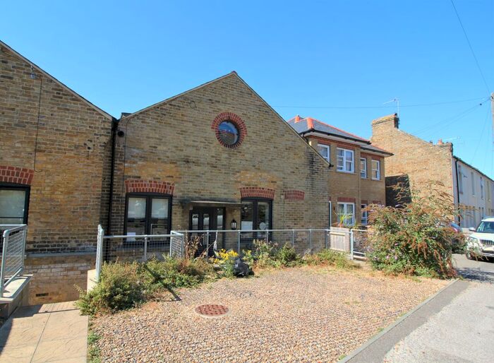 3 Bedroom Semi-Detached House To Rent In Grotto Gardens, Margate, CT9