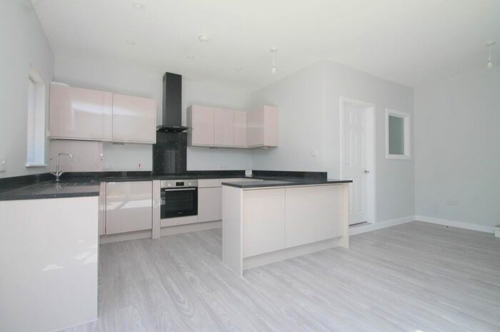 3 Bedroom Property To Rent In Alexandra Road, Warlingham, CR6