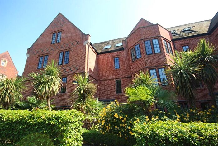 2 Bedroom Flat To Rent In The Galleries, Brentwood, Essex, CM14