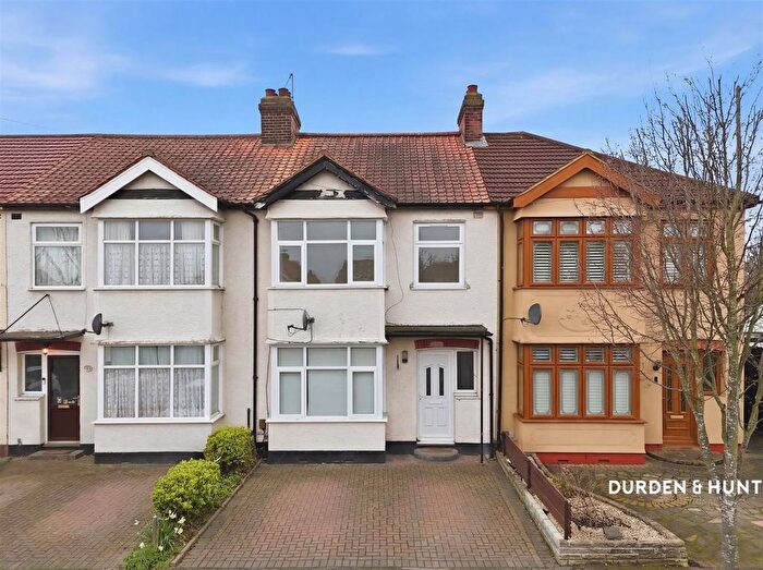 3 Bedroom Terraced House For Sale In Great Gardens Road, Hornchurch, RM11