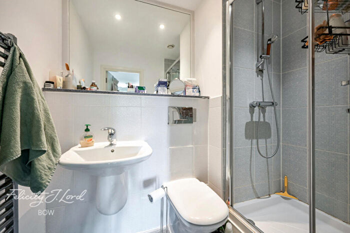 2 Bedroom Apartment For Sale In Mostyn Grove, London, E3