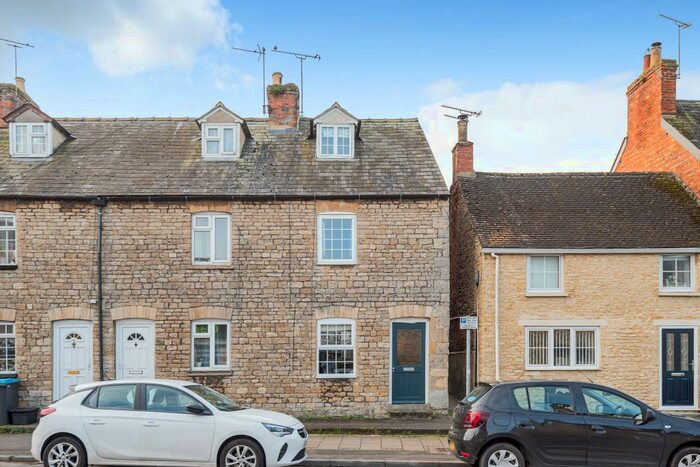2 Bedroom Cottage To Rent In Corn Street, Witney, OX28