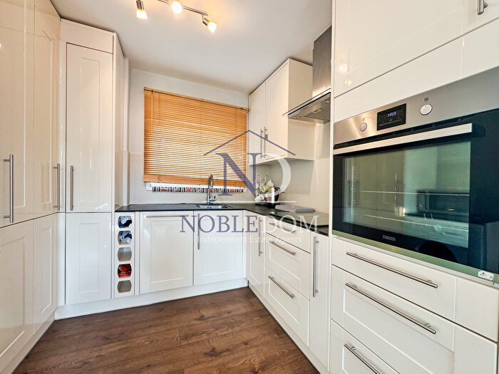 2 Bedroom Terraced House For Sale In Wellington Road North, TW4