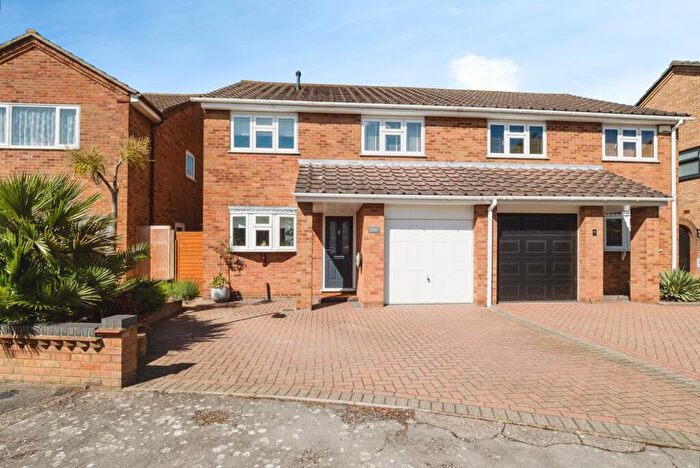 4 Bedroom Semi Detached House For Sale In Ilfracombe Crescent, Hornchurch, RM12