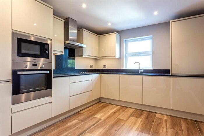 3 Bedroom Maisonette To Rent In Grove Road, SL4