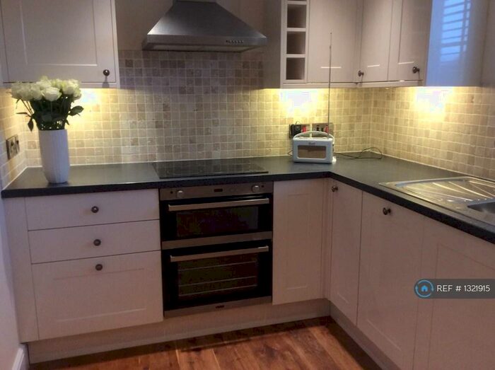 1 Bedroom Flat To Rent In Crow Lane, Wilton, SP2