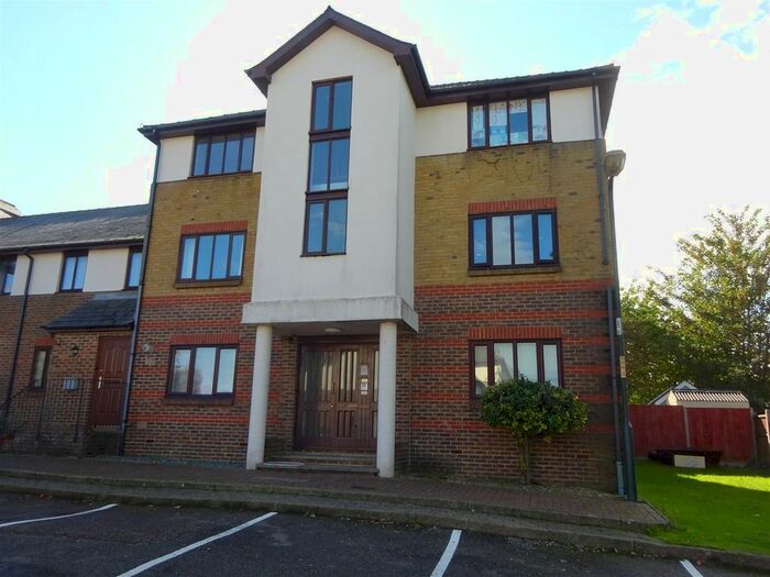 1 Bedroom Flat To Rent In Semple Gardens, Chatham, ME4