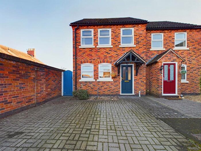 3 Bedroom Semi-Detached House For Sale In Hattons Court, Melbourne, DE73