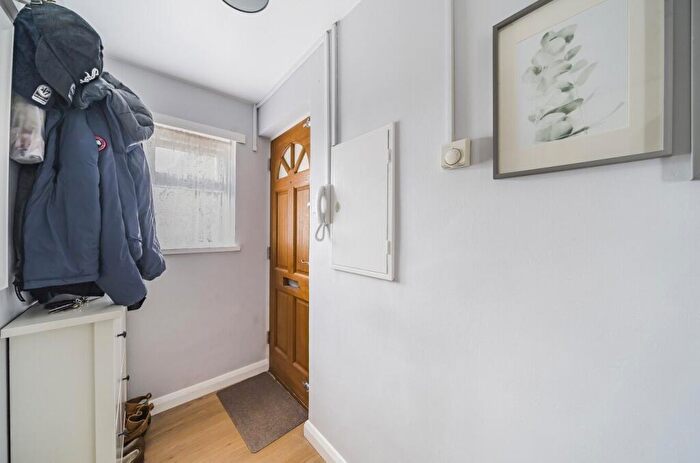 2 Bedroom Flat For Sale In Dyneley Green, Townhill Park, Southampton, Hampshire, SO18