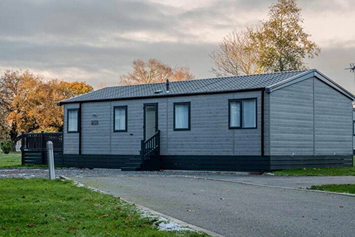 2 Bedroom Lodge For Sale In Gilberdyke, East Riding Of Yorkshire, HU15